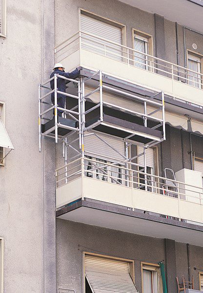 ÉCHAFAUDAGE EUROPÉEN À MONTAGE RAPIDE SUR BALCONS ET TERRASSES – BALCON TEMPO <Br>(réf. 007 010 025)